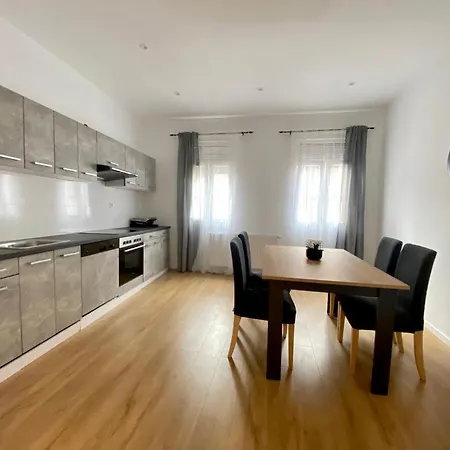 -1-zentral-traumwohnung-rhein شقة *