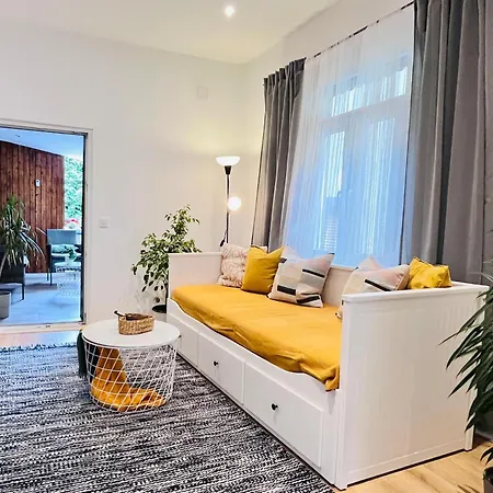 -1-zentral-traumwohnung-rhein شقة *